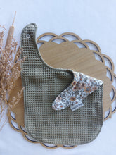 Laden Sie das Bild in den Galerie-Viewer, Sabberli | Lätzchen I Khaki