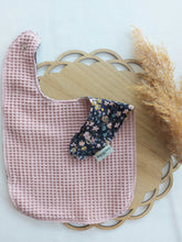 Laden Sie das Bild in den Galerie-Viewer, Sabberli | Lätzchen I Altrosa