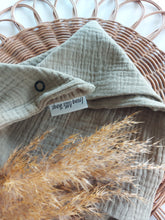 Laden Sie das Bild in den Galerie-Viewer, Halstuch l Musselin l helles olivgrün