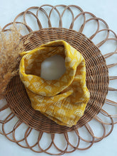 Laden Sie das Bild in den Galerie-Viewer, Halstuch I Musselin I Regenbogen l senfgelb