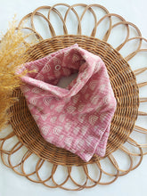 Laden Sie das Bild in den Galerie-Viewer, Halstuch l Musselin l Regenbogen l rosa