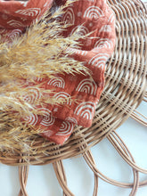 Laden Sie das Bild in den Galerie-Viewer, Halstuch l Musselin l Regenbogen l rost-orange