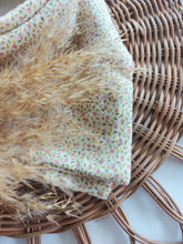 Laden Sie das Bild in den Galerie-Viewer, Halstuch l Musselin l Blümchen