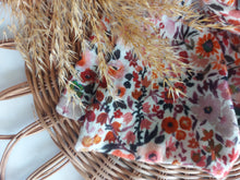 Laden Sie das Bild in den Galerie-Viewer, Halstuch l Musselin l Flowers