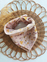 Laden Sie das Bild in den Galerie-Viewer, Halstuch l Musselin l Blümchen rosa