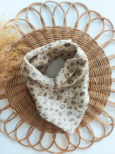 Laden Sie das Bild in den Galerie-Viewer, Halstuch l Musselin l leo beige