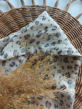 Laden Sie das Bild in den Galerie-Viewer, Halstuch l Musselin l leo beige