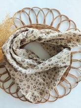 Laden Sie das Bild in den Galerie-Viewer, Halstuch l Musselin l leo