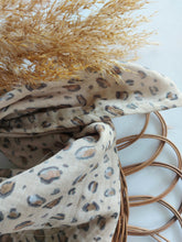 Laden Sie das Bild in den Galerie-Viewer, Halstuch l Musselin l leo