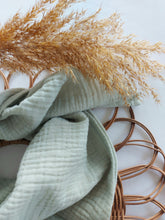 Laden Sie das Bild in den Galerie-Viewer, Halstuch l Musselin l old green