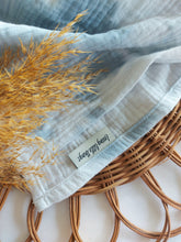 Laden Sie das Bild in den Galerie-Viewer, Halstuch l Musselin l Batik hellblau