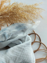 Laden Sie das Bild in den Galerie-Viewer, Halstuch l Musselin l Batik hellblau