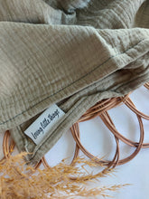 Laden Sie das Bild in den Galerie-Viewer, Halstuch l Musselin l helles Olivgrün