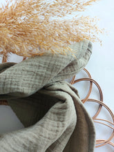 Laden Sie das Bild in den Galerie-Viewer, Halstuch l Musselin l helles Olivgrün