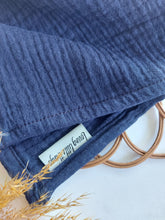 Laden Sie das Bild in den Galerie-Viewer, Halstuch l Musselin l dunkelblau