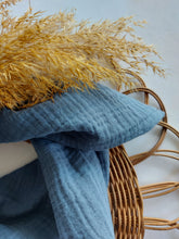 Laden Sie das Bild in den Galerie-Viewer, Halstuch l Musselin l jeansblau