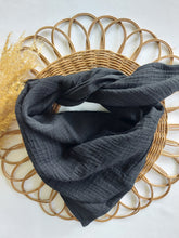 Laden Sie das Bild in den Galerie-Viewer, Halstuch l Musselin l schwarz