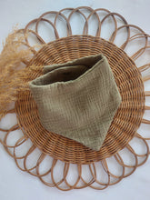 Laden Sie das Bild in den Galerie-Viewer, Halstuch l Musselin l Helles Olivgrün