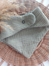 Laden Sie das Bild in den Galerie-Viewer, Halstuch l Musselin l Helles Olivgrün