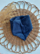 Laden Sie das Bild in den Galerie-Viewer, Halstuch I Musselin I dunkelblau