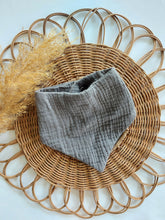 Laden Sie das Bild in den Galerie-Viewer, Halstuch I Musselin I dunkelgrau