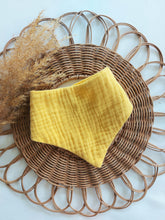 Laden Sie das Bild in den Galerie-Viewer, Halstuch | Musselin I sonnengelb