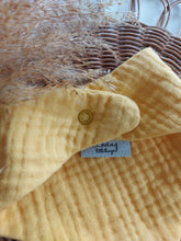 Laden Sie das Bild in den Galerie-Viewer, Halstuch | Musselin I sonnengelb