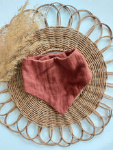 Laden Sie das Bild in den Galerie-Viewer, Halstuch I Musselin I smoky rost