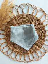Laden Sie das Bild in den Galerie-Viewer, Halstuch I Musselin I hellgrau-gold