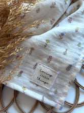 Laden Sie das Bild in den Galerie-Viewer, Halstuch l Musselin l Natur Flowers

