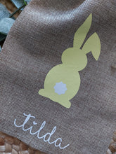 Laden Sie das Bild in den Galerie-Viewer, Säckchen l Jute l Osterhase
